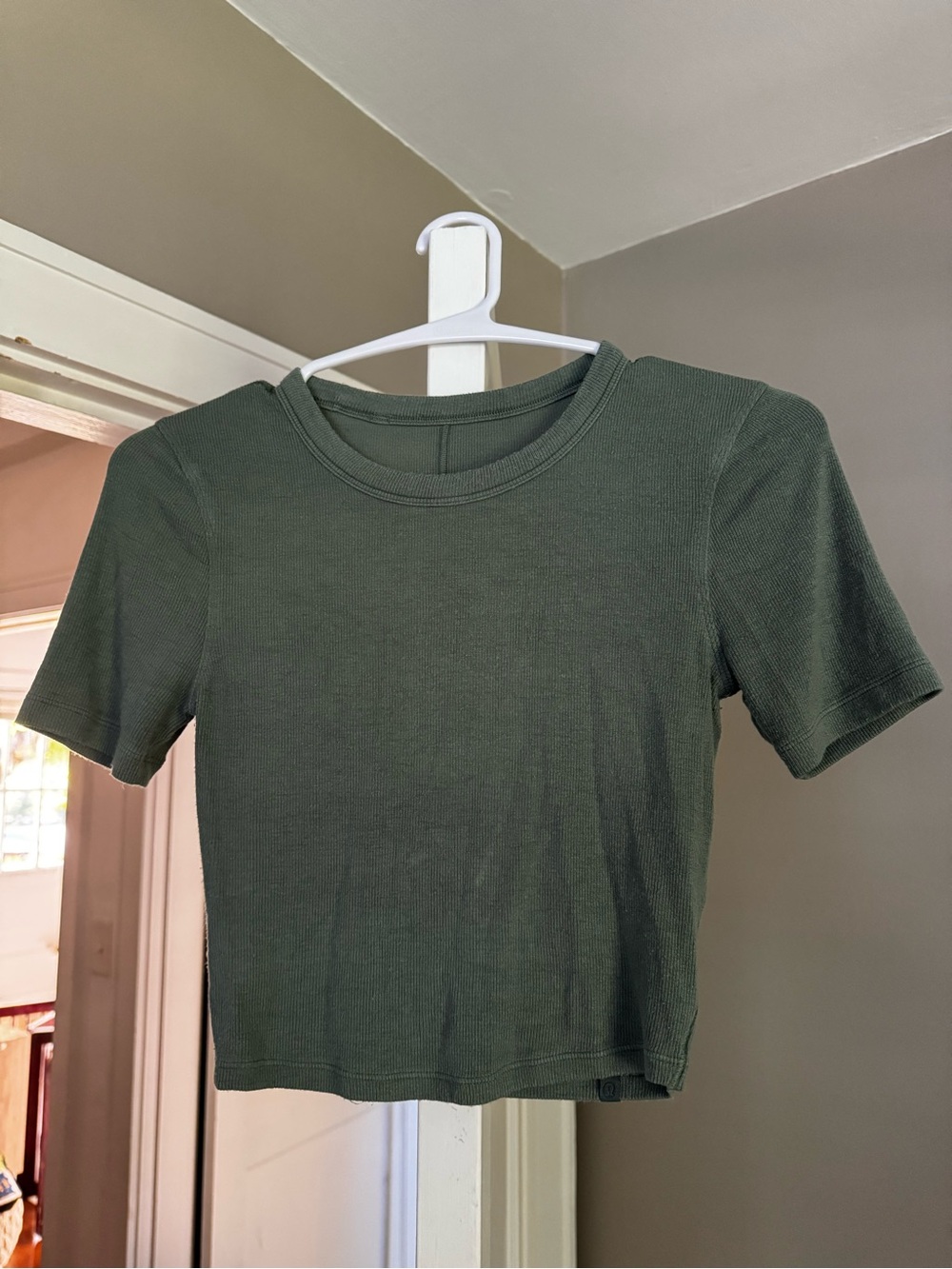 Lululemon hold tight cropped short sleeve